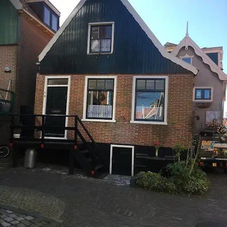Family Fisherman's House Apartment Volendam