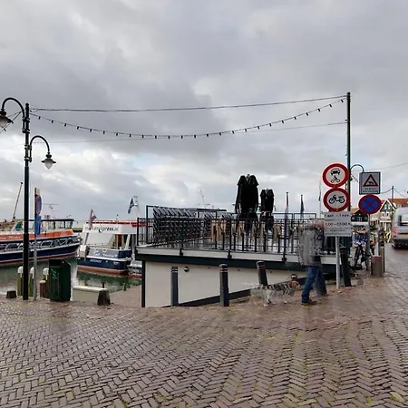 Family Fisherman's House Apartment Volendam